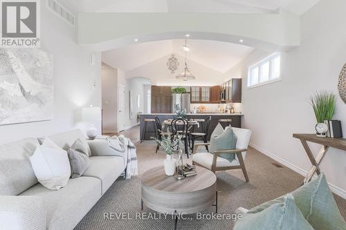 60 Chadwin Drive, Kawartha Lakes (Lindsay), ON - Indoor Photo Showing Living Room