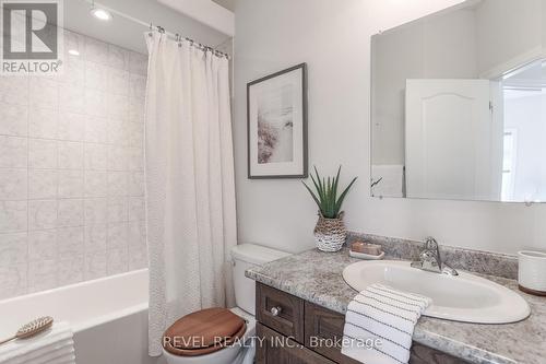 60 Chadwin Drive, Kawartha Lakes (Lindsay), ON - Indoor Photo Showing Bathroom