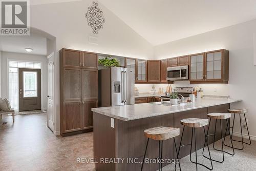 60 Chadwin Drive, Kawartha Lakes (Lindsay), ON - Indoor Photo Showing Kitchen