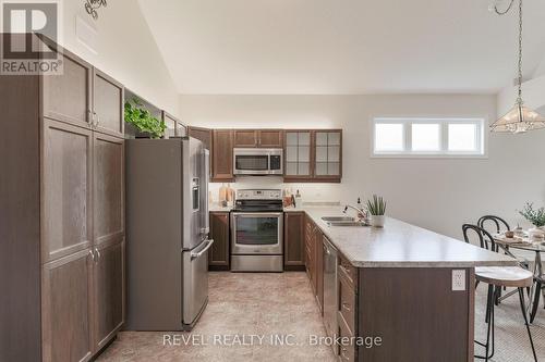 60 Chadwin Drive, Kawartha Lakes (Lindsay), ON - Indoor Photo Showing Kitchen With Double Sink