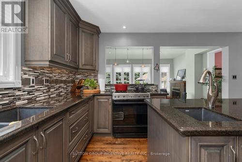 54 Highland Drive, Oro-Medonte (Horseshoe Valley), ON - Indoor Photo Showing Kitchen