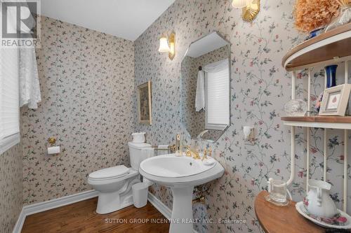 54 Highland Drive, Oro-Medonte (Horseshoe Valley), ON - Indoor Photo Showing Bathroom