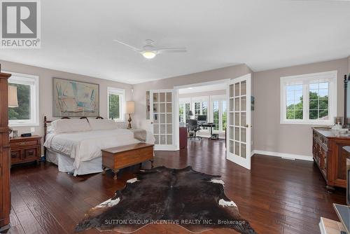 54 Highland Drive, Oro-Medonte (Horseshoe Valley), ON - Indoor Photo Showing Bedroom