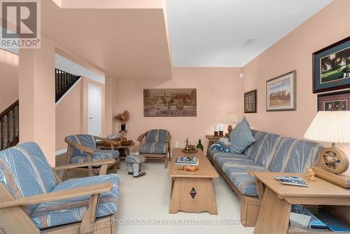 54 Highland Drive, Oro-Medonte (Horseshoe Valley), ON - Indoor Photo Showing Living Room