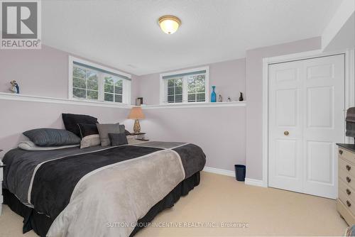 54 Highland Drive, Oro-Medonte (Horseshoe Valley), ON - Indoor Photo Showing Bedroom