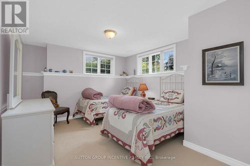 54 Highland Drive, Oro-Medonte (Horseshoe Valley), ON - Indoor Photo Showing Bedroom