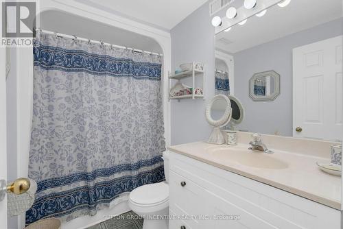 54 Highland Drive, Oro-Medonte (Horseshoe Valley), ON - Indoor Photo Showing Bathroom