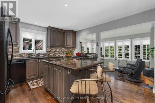 54 Highland Drive, Oro-Medonte (Horseshoe Valley), ON - Indoor Photo Showing Kitchen With Upgraded Kitchen