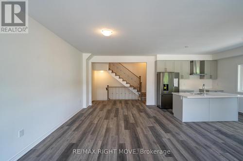 23 Wyn Wood Lane, Orillia, ON - Indoor Photo Showing Kitchen With Double Sink