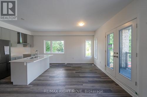 23 Wyn Wood Lane, Orillia, ON - Indoor Photo Showing Kitchen With Double Sink