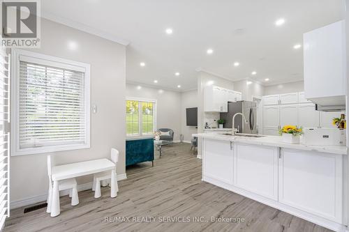 2 Yorkwood Trail, Brampton (Sandringham-Wellington), ON - Indoor Photo Showing Kitchen