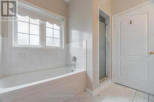 2 Yorkwood Trail, Brampton (Sandringham-Wellington), ON - Indoor Photo Showing Bathroom