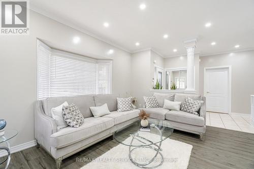 2 Yorkwood Trail, Brampton (Sandringham-Wellington), ON - Indoor Photo Showing Living Room