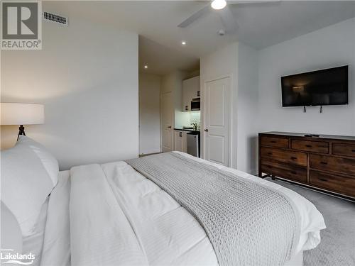 1869 Highway 118 West Unit# Bhv-B203, Muskoka Lakes, ON - Indoor Photo Showing Bedroom