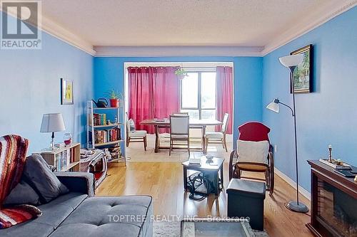 610 - 1600 Adelaide Street N, London, ON - Indoor Photo Showing Living Room