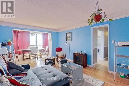 610 - 1600 Adelaide Street N, London, ON - Indoor Photo Showing Living Room