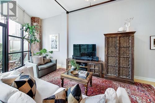 409 - 43 Hanna Avenue, Toronto (Niagara), ON - Indoor Photo Showing Living Room