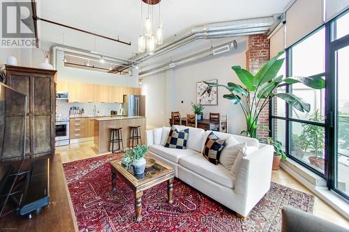 409 - 43 Hanna Avenue, Toronto (Niagara), ON - Indoor Photo Showing Living Room