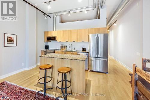 409 - 43 Hanna Avenue, Toronto (Niagara), ON - Indoor Photo Showing Kitchen