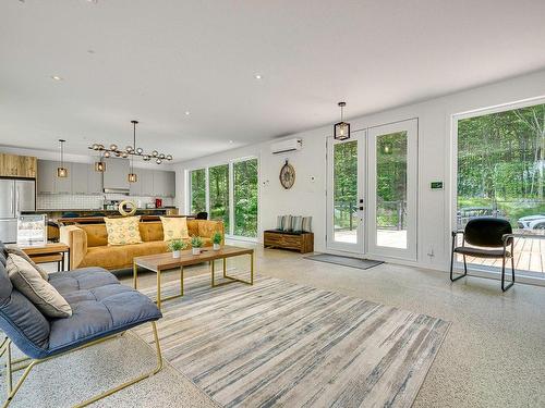 Vue d'ensemble - 10 Rue Du Denali, La Conception, QC - Indoor Photo Showing Living Room