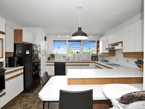 38 Farrand Street, Thunder Bay, ON - Indoor Photo Showing Kitchen