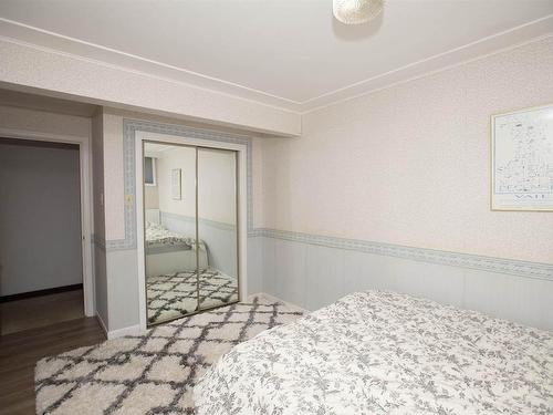 38 Farrand Street, Thunder Bay, ON - Indoor Photo Showing Bedroom