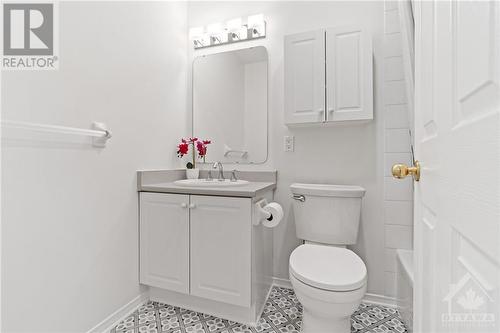 78 Beechfern Drive, Ottawa, ON - Indoor Photo Showing Bathroom