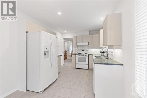 78 Beechfern Drive, Ottawa, ON - Indoor Photo Showing Kitchen