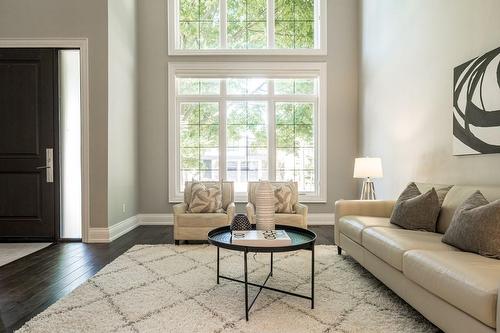 389 Belvenia Road, Burlington, ON - Indoor Photo Showing Living Room