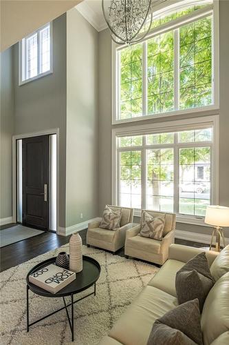 389 Belvenia Road, Burlington, ON - Indoor Photo Showing Living Room