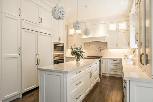 389 Belvenia Road, Burlington, ON - Indoor Photo Showing Kitchen With Upgraded Kitchen