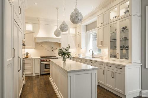 389 Belvenia Road, Burlington, ON - Indoor Photo Showing Kitchen With Upgraded Kitchen