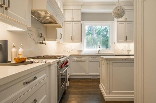 389 Belvenia Road, Burlington, ON - Indoor Photo Showing Kitchen With Upgraded Kitchen