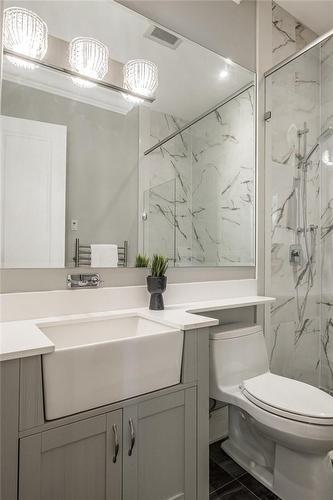 389 Belvenia Road, Burlington, ON - Indoor Photo Showing Bathroom