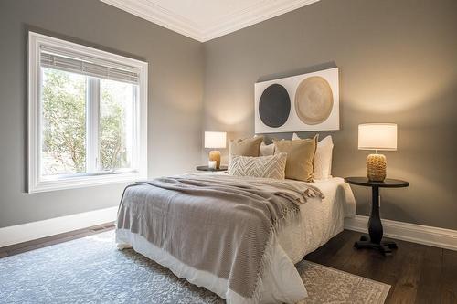 389 Belvenia Road, Burlington, ON - Indoor Photo Showing Bedroom