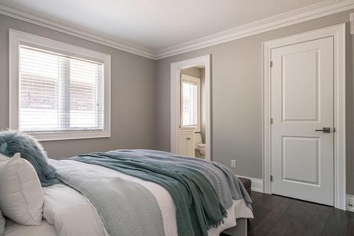 389 Belvenia Road, Burlington, ON - Indoor Photo Showing Bedroom