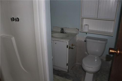 934 Upper Ottawa Street, Hamilton, ON - Indoor Photo Showing Bathroom