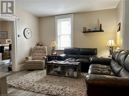 403 7Th Avenue, Hanover, ON - Indoor Photo Showing Living Room