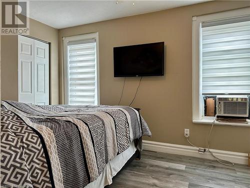 403 7Th Avenue, Hanover, ON - Indoor Photo Showing Bedroom