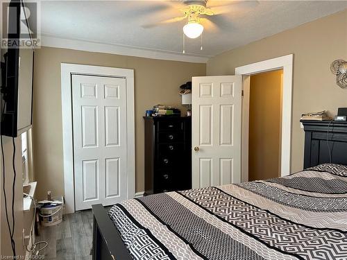 403 7Th Avenue, Hanover, ON - Indoor Photo Showing Bedroom