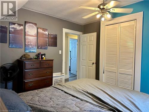 403 7Th Avenue, Hanover, ON - Indoor Photo Showing Bedroom