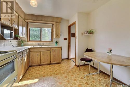 251 Toronto Street N, Regina, SK - Indoor Photo Showing Kitchen