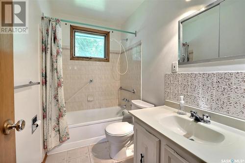 251 Toronto Street N, Regina, SK - Indoor Photo Showing Bathroom