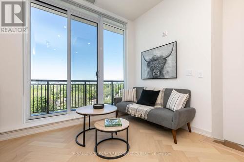 1009 - 90 Glen Everest Road, Toronto (Birchcliffe-Cliffside), ON - Indoor Photo Showing Living Room