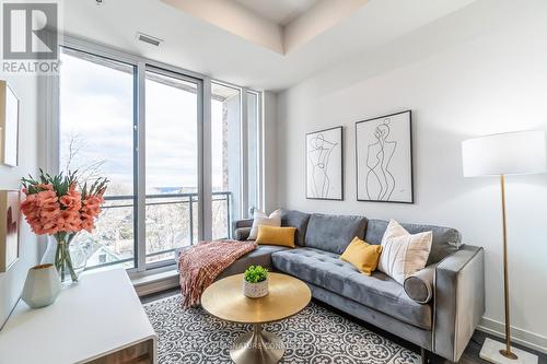 511 - 90 Glen Everest Road, Toronto (Birchcliffe-Cliffside), ON - Indoor Photo Showing Living Room