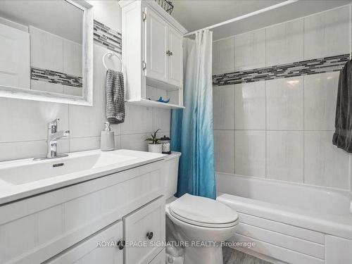 1001-2301 Derry Rd W, Mississauga, ON - Indoor Photo Showing Bathroom