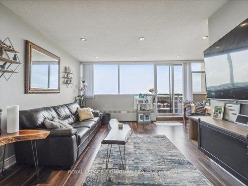 1001-2301 Derry Rd W, Mississauga, ON - Indoor Photo Showing Living Room