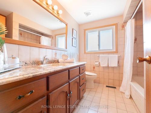 185 Nugent Dr, Hamilton, ON - Indoor Photo Showing Bathroom