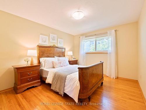 185 Nugent Dr, Hamilton, ON - Indoor Photo Showing Bedroom