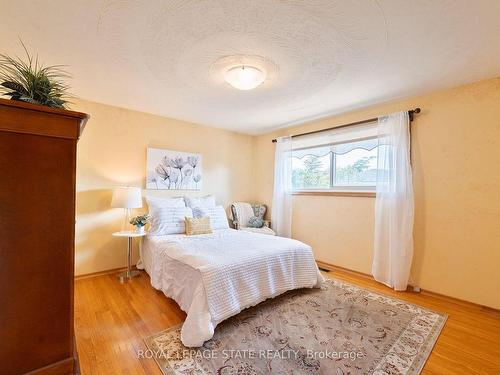 185 Nugent Dr, Hamilton, ON - Indoor Photo Showing Bedroom